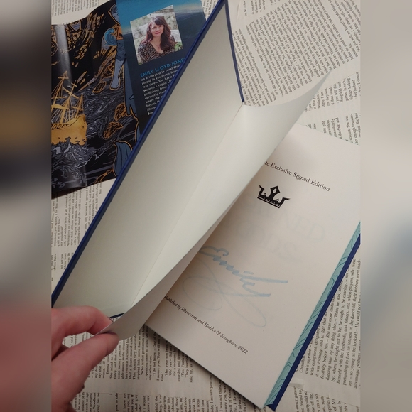 Illumicrate Special Edition of The Drowned Woods by Emily Llyod-Jones - Picture 6 of 8